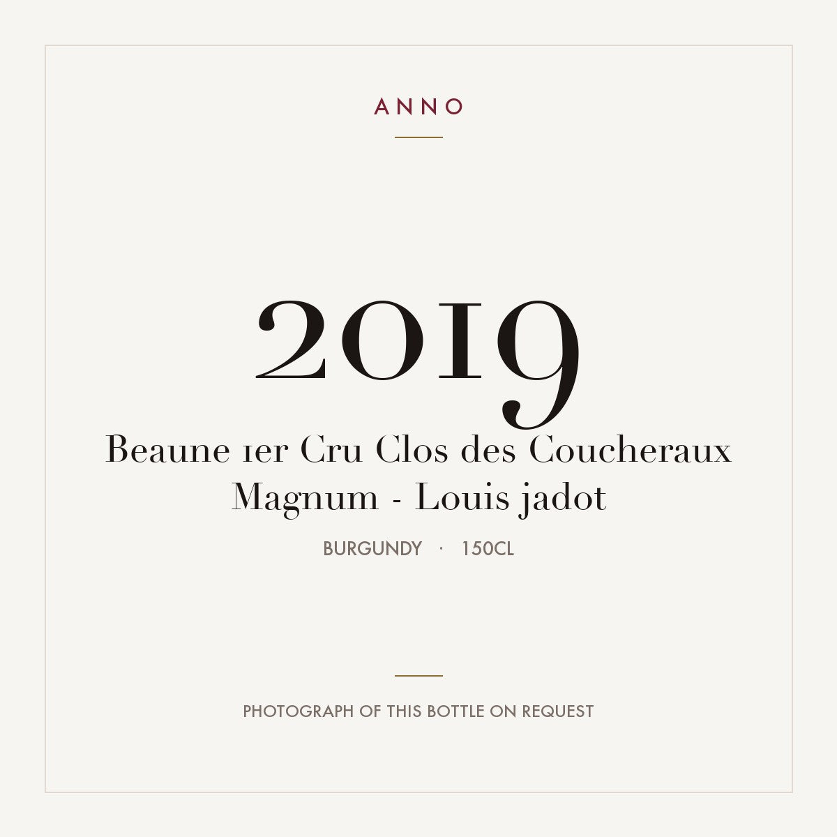 Louis Jadot Beaune Premier Cru Clos des Coucheraux 2019 AOC 1,5l — tarjeta de añada ANNO; foto de la botella real disponible bajo petición