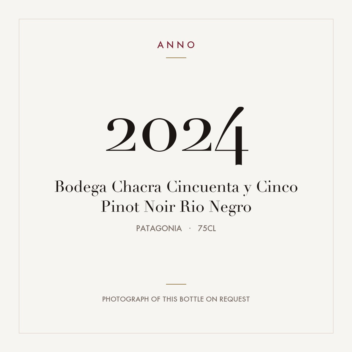 Bodega Chacra Cincuenta y Cinco Pinot Noir Rio Negro 2024 0,75l, Patagonië — ANNO-jaargangkaart; foto van de echte fles op aanvraag