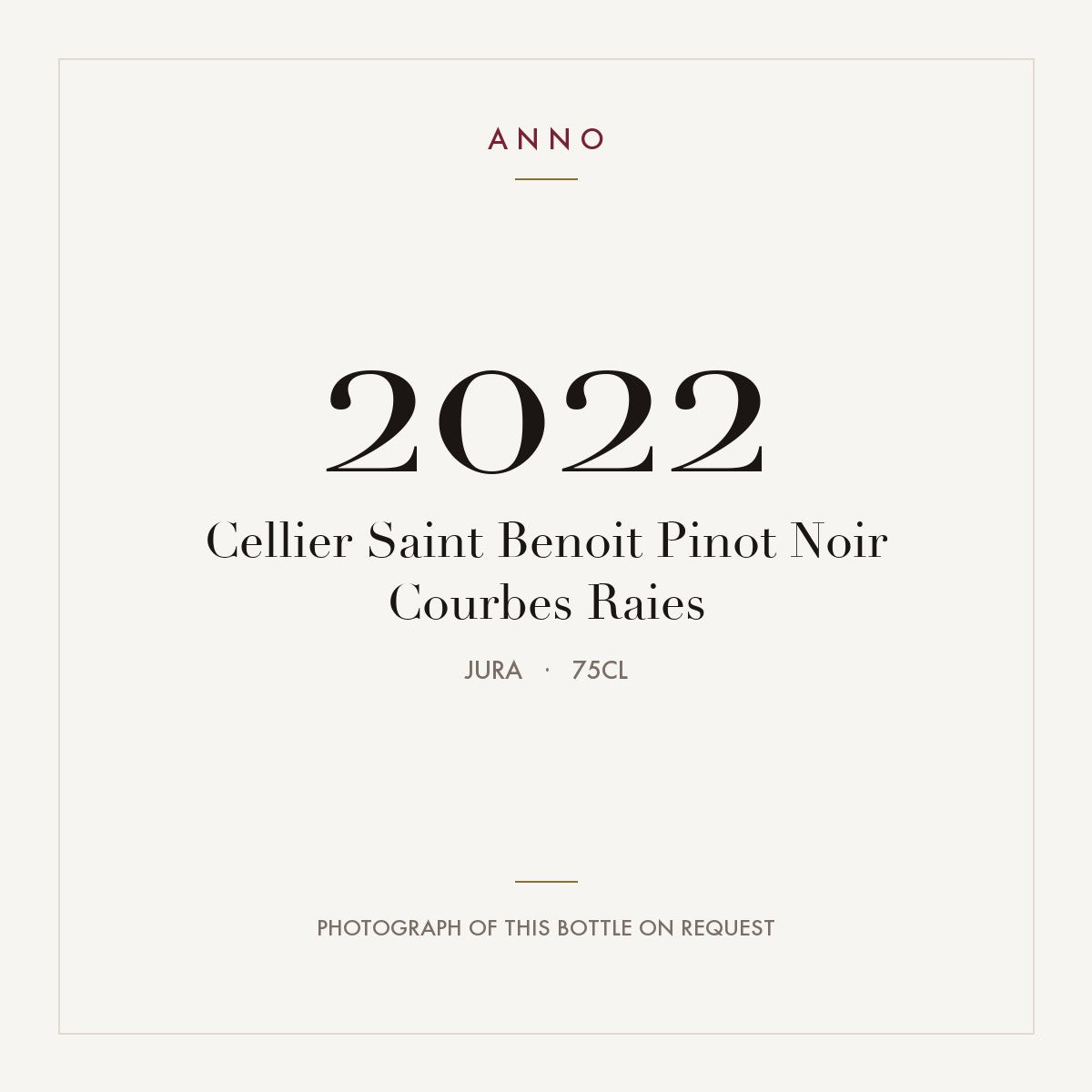 Cellier Saint Benoit Pinot Noir Courbes Raies 2022 0,75l, Jura — cartão de colheita ANNO; fotografia da garrafa real disponível a pedido