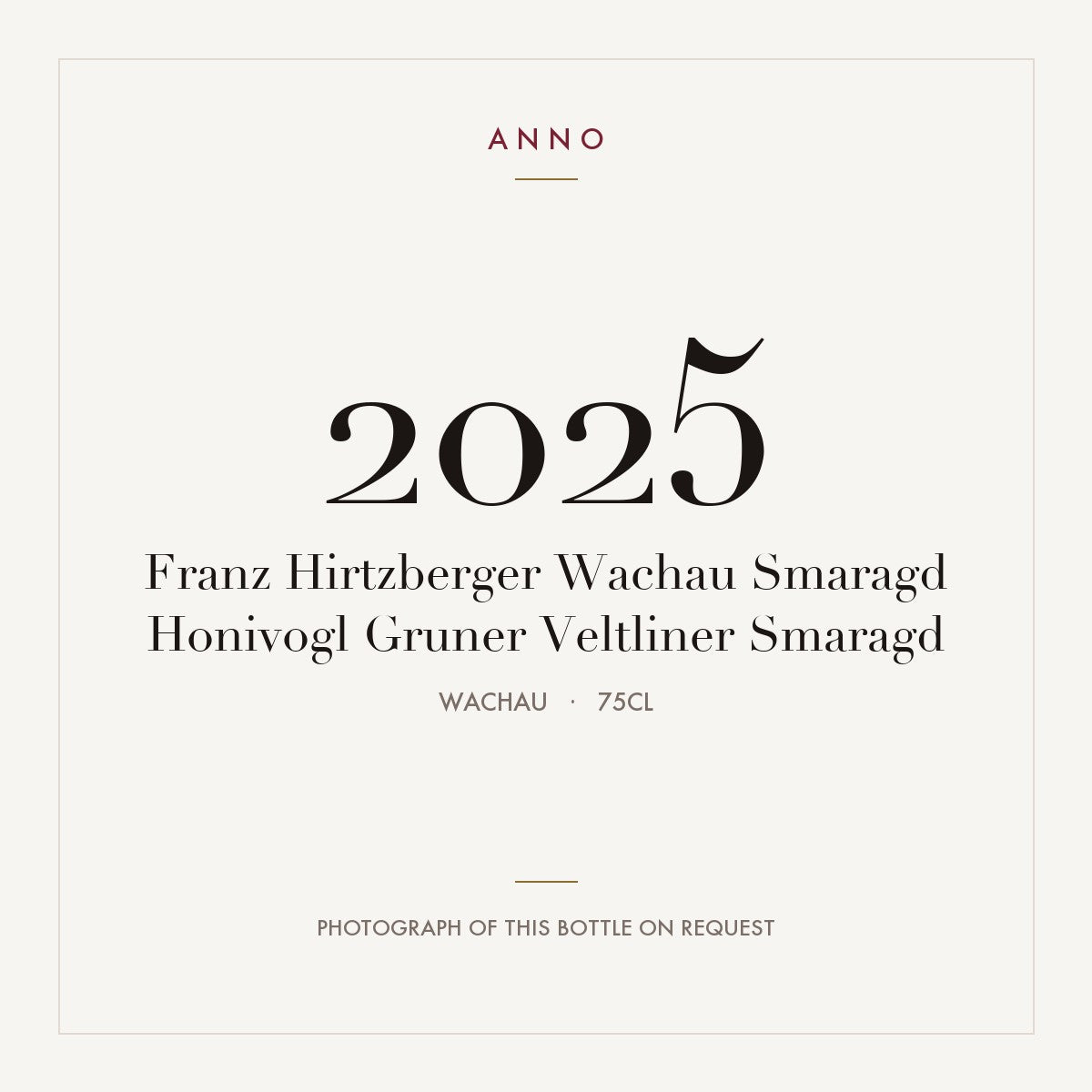 Franz Hirtzberger Wachau Smaragd Honivogl Gruner Veltliner Smaragd 2025 0,75l, Wachau — cartão de colheita ANNO; fotografia da garrafa real disponível a pedido